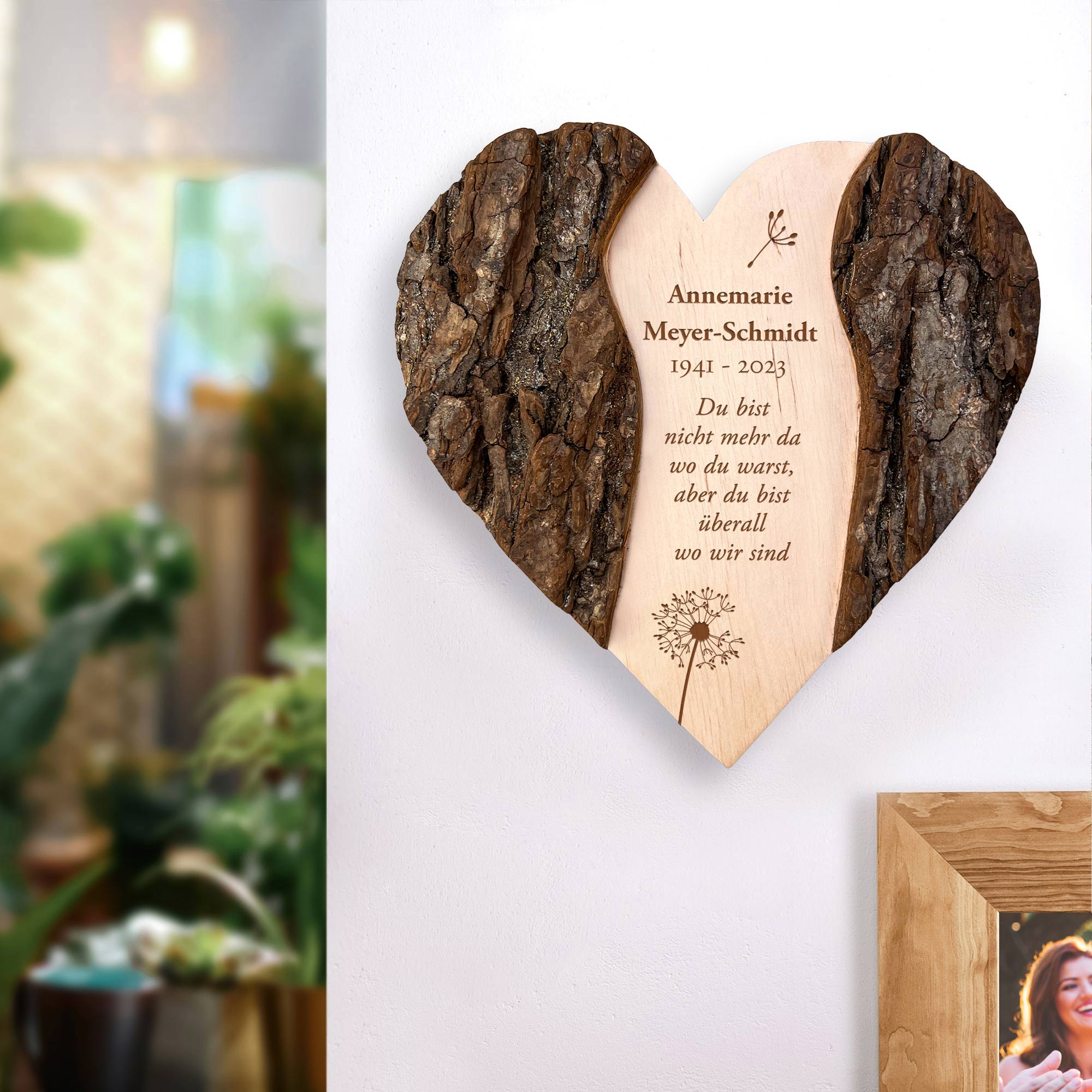 Personalisiertes Holzherz mit Rinde - Trauerblume