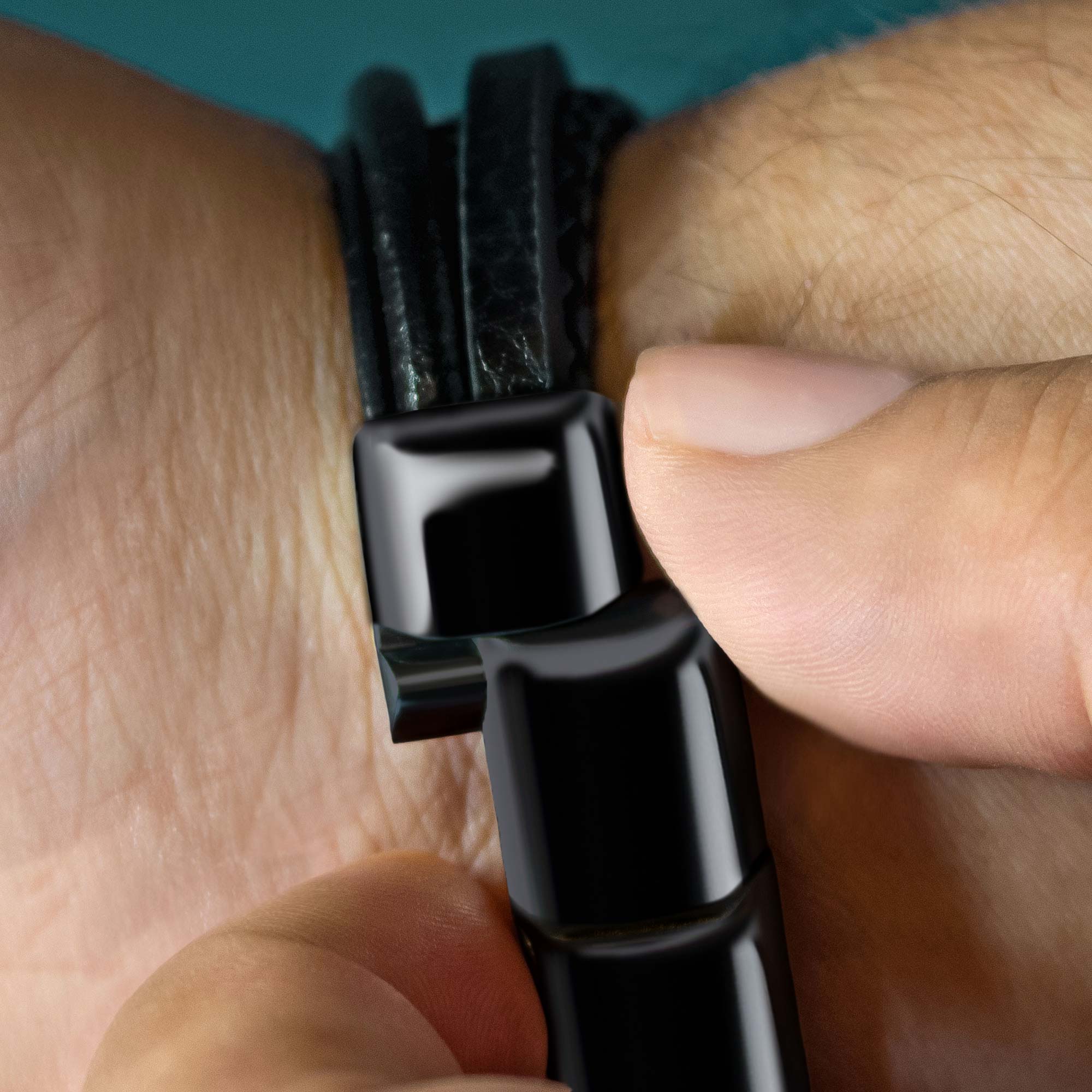 Geflochtenes Herrenarmband mit Beads Schwarz - Wunschtext