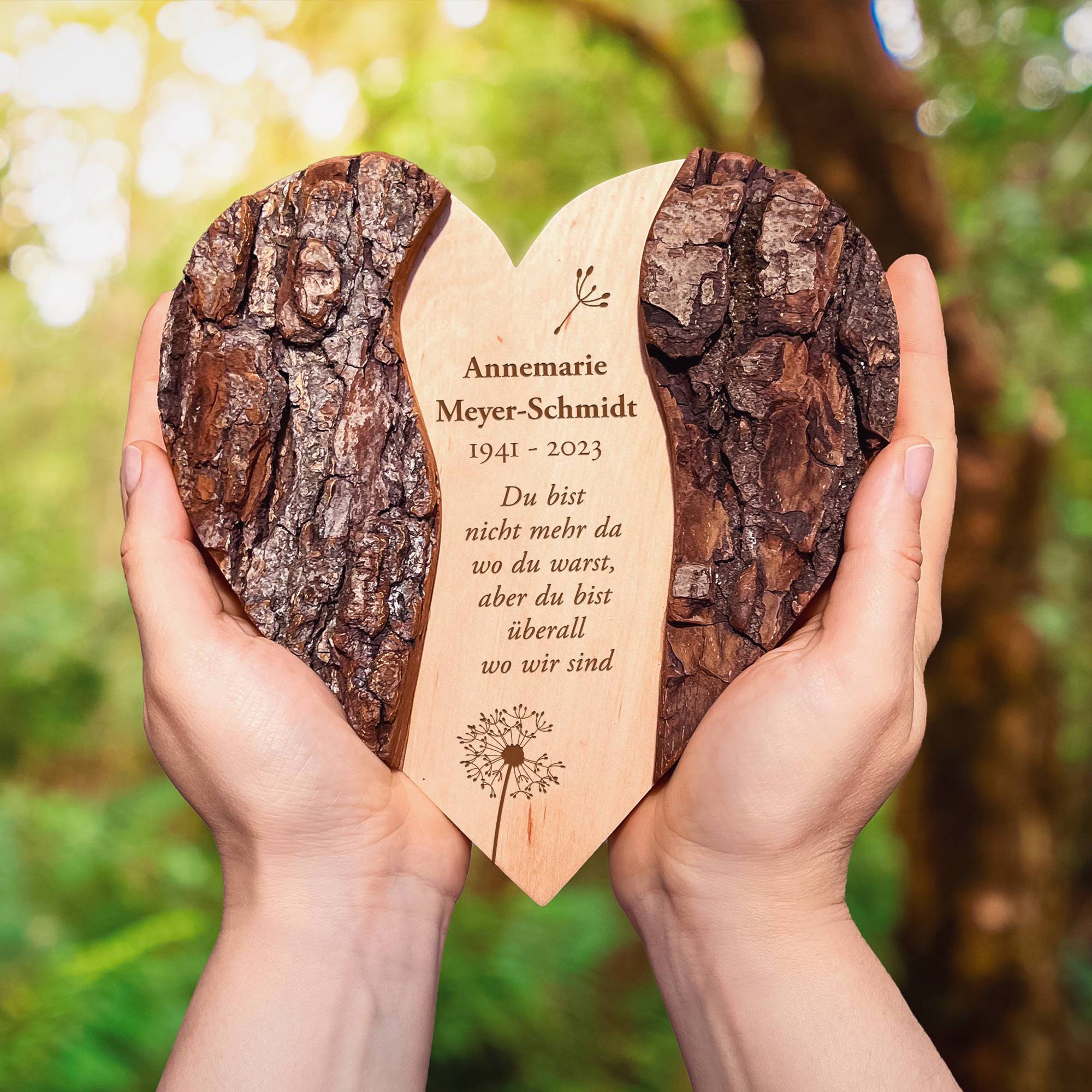 Personalisiertes Holzherz mit Rinde - Trauerblume Personalisiertes Holzherz mit Rinde - Trauerblume