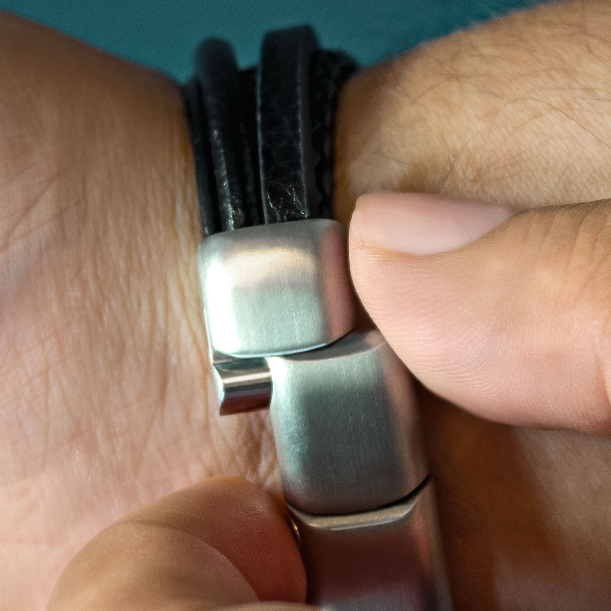 Geflochtenes Herrenarmband mit Beads Silber – Wunschtext